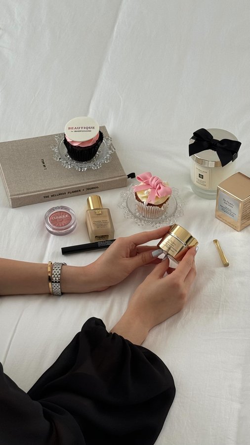 Instagram post by @capyhailey for iShopChangi. Caption reads: POV: The things I do to bring you amazing....