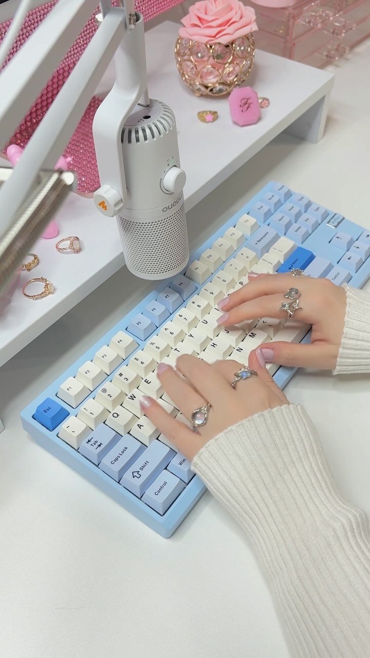 Instagram post by @daizedreams for Chilkey. Caption reads: Blue is such a calming color 🩵[AD]

This is the....