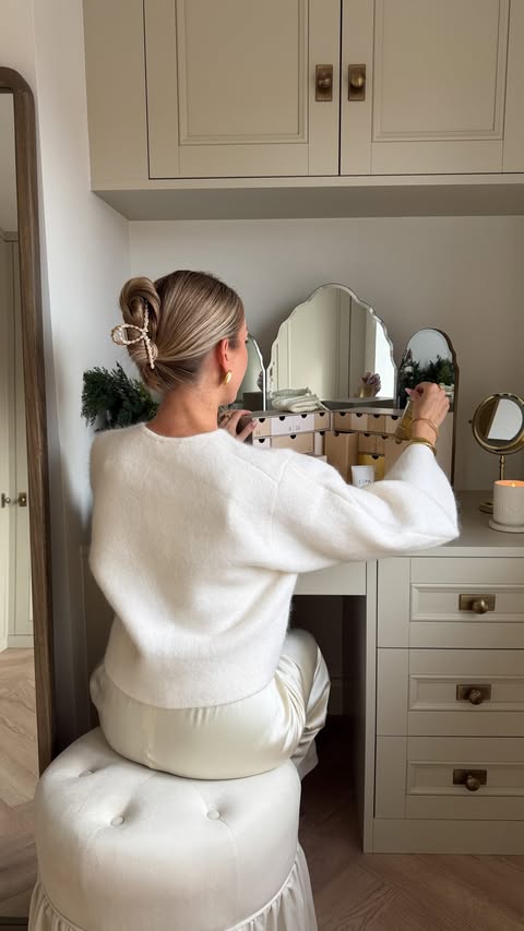 Instagram post by @_katiepeake for ESPA. Caption reads: [...] 🧖🏼‍♀️✨ 25 moments of wellness from....