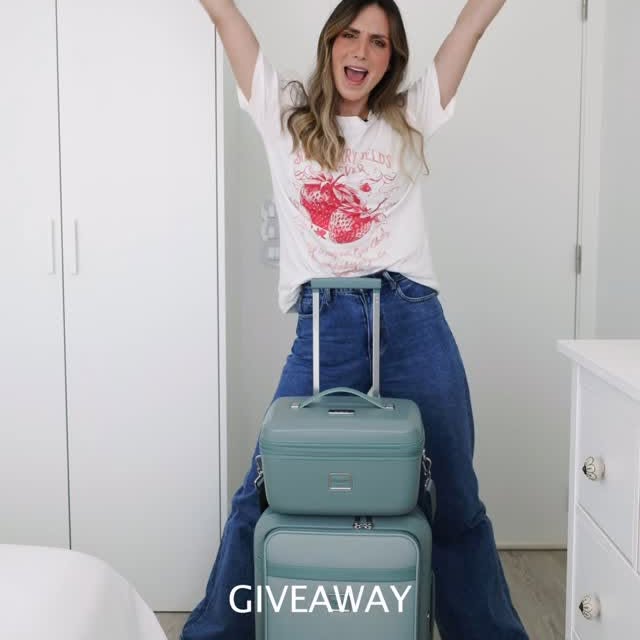 Instagram post by @rebecamcaldeira for SAMSONITE. Caption reads: O vencedor deste passatempo foi anunciado nos....