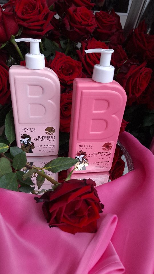 Instagram post by @renata40plus for Biedronka. Caption reads: ✨ Kolor pod ochroną! ✨
Moje włosy zasługują na....