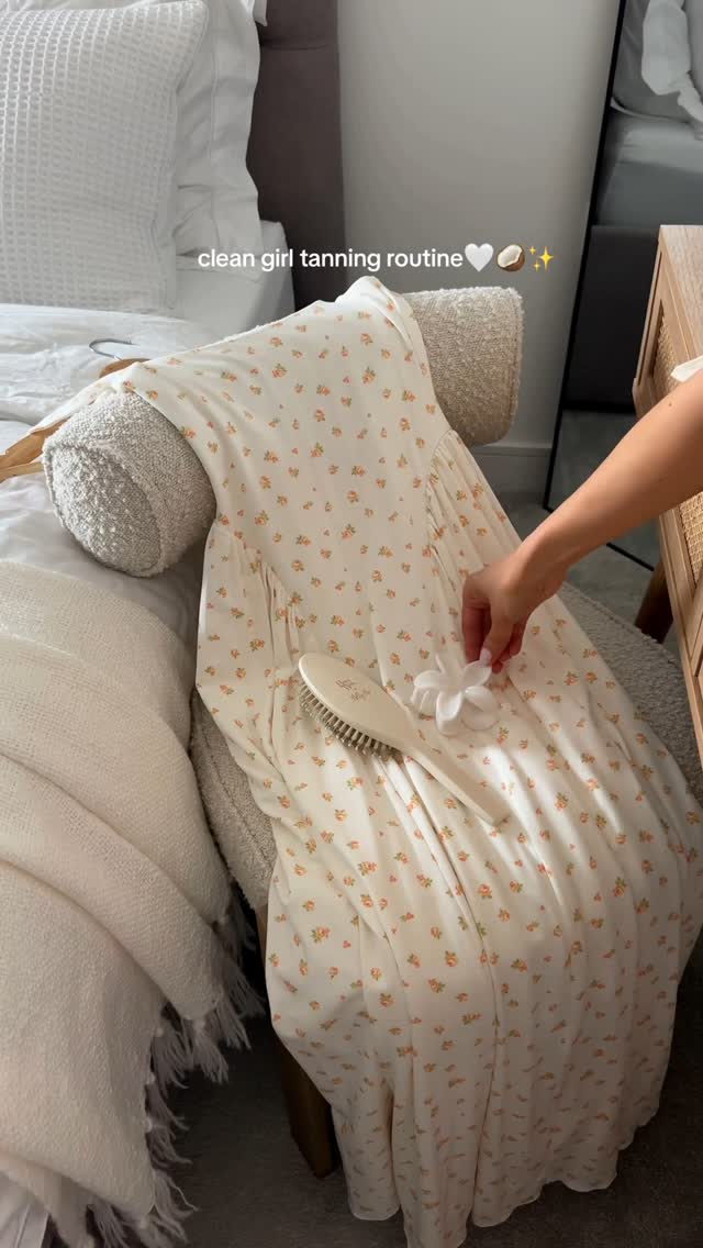 Instagram post by @linadore.vl for balibody. Caption reads: clean girl tan but make it clear 🌙✨ this new....