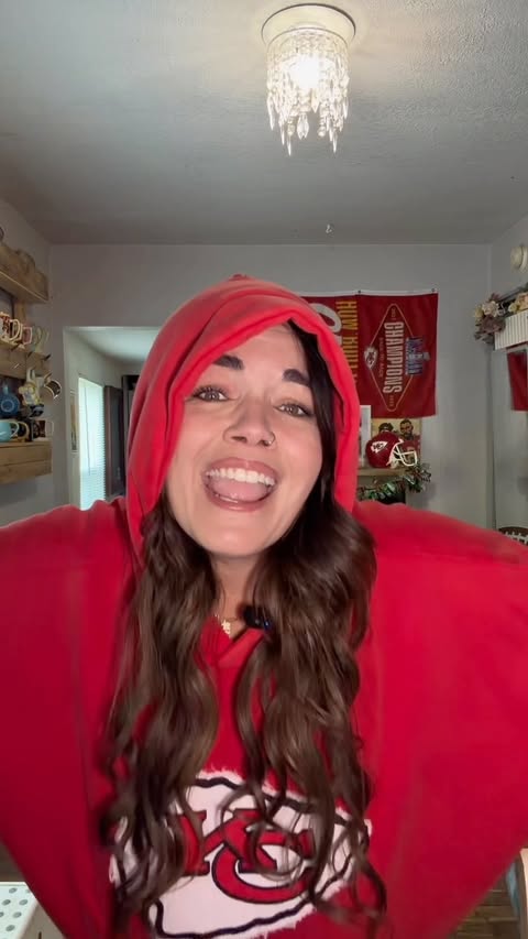 Instagram post by @jolene.mendez for Fanatics. Caption reads: [...] REAL good. 🙌❤️💛 And this hoodie from....