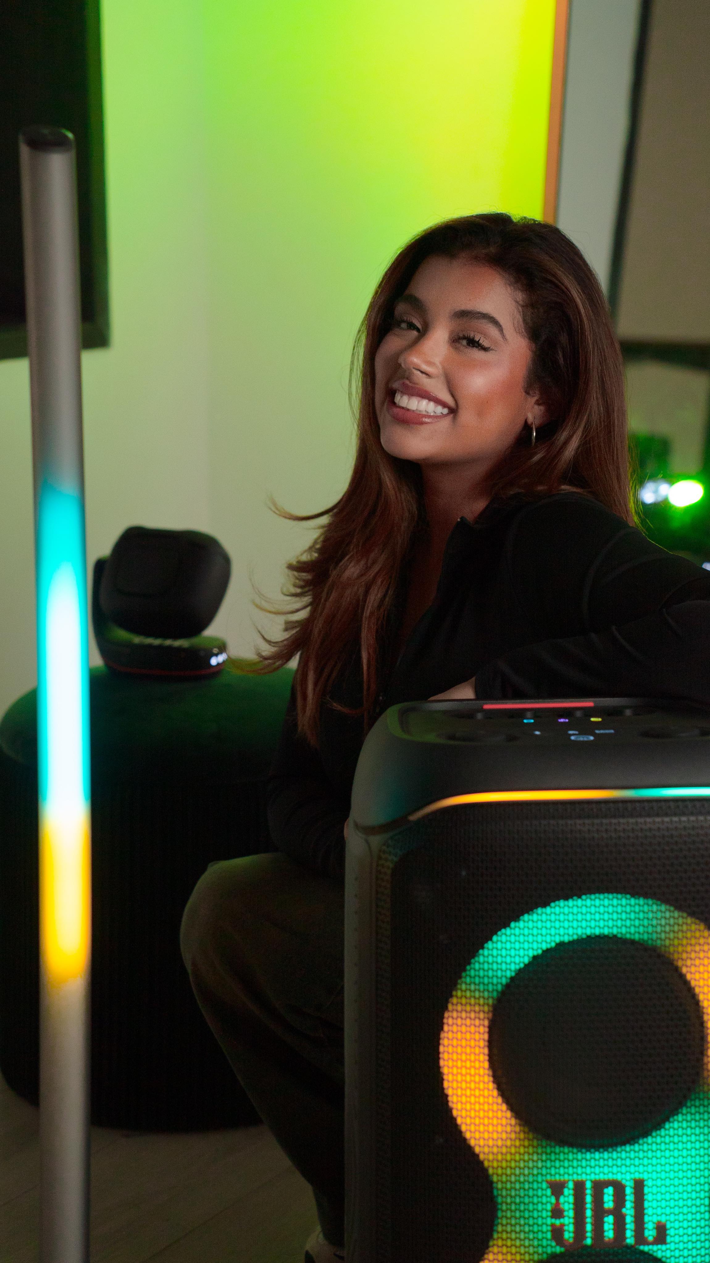 Instagram post by @mariagracia.md for Jbl. Caption reads: ¡Así se arma la fiesta con JBL Party Light!😎🎵....