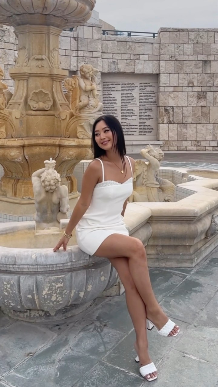 Instagram post by @aimzyooon for BCBGMAXAZRIA. Caption reads: thanks, it’s @bcbgmaxazria #BCBGMAXAZRIA #ad.