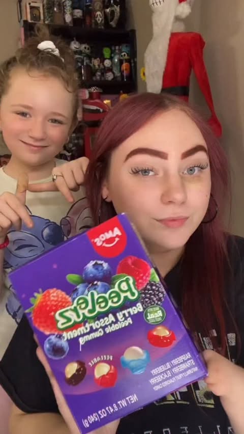 Instagram post by @kaylee_benoit18 for Amos Sweets. Caption reads: 🫐 Peelerz Berry’s 🍓
-
If your new well HI! I’m....