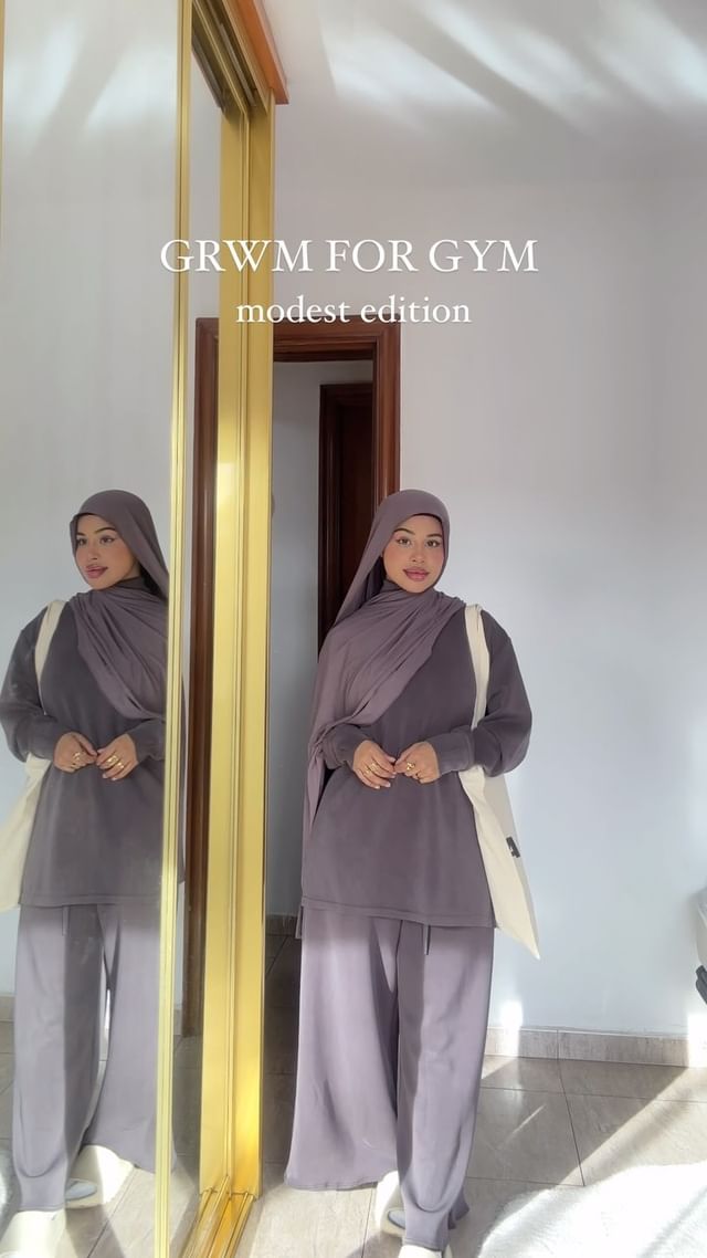 Instagram post by @yasmarzana for LYRA Modest. Caption reads: [...] found modest outfits for gym 🥹 @lyramodest....