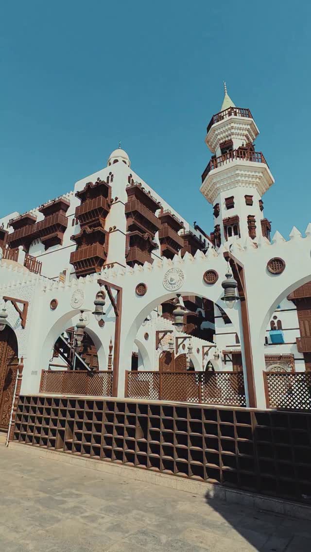 Instagram post by @arsalbahtiar for Visit Saudi. Caption reads: Menilik sebuah tradisi bertemu kehidupan modern di....