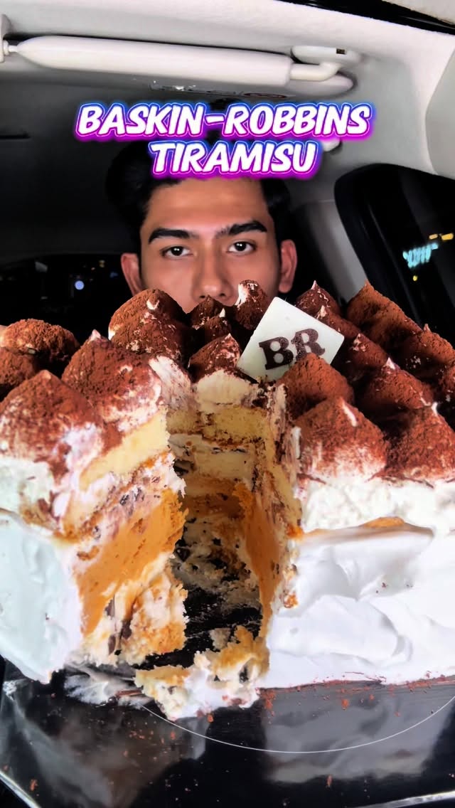 Instagram post by @capikkkkkkkkkkkk for Baskin-Robbins. Caption reads: Coffee lovers + dessert lovers, gather here 👀
Ni....