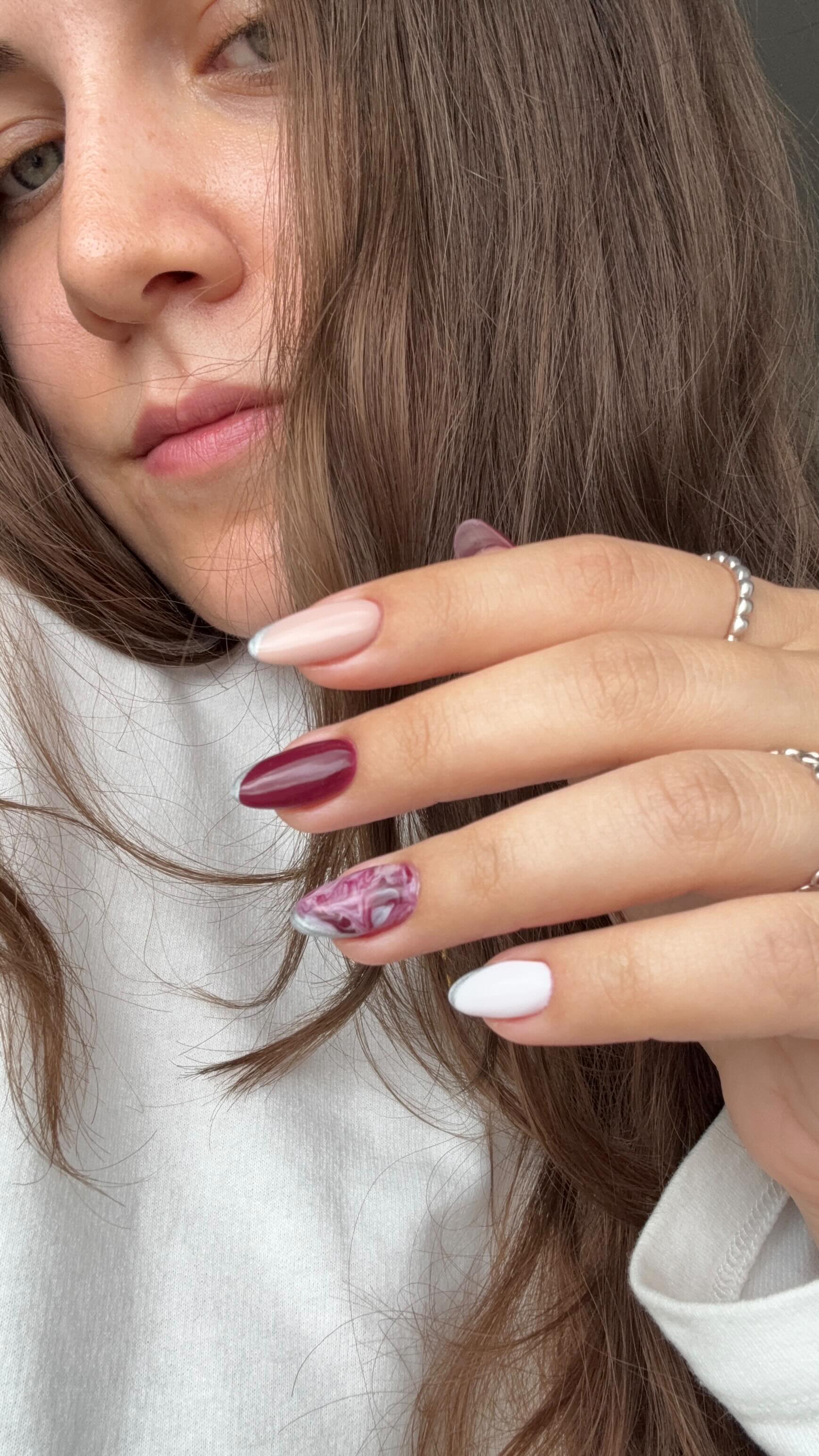 Instagram post by @simlynail for Nails.INC. Caption reads: [...] easy fall nail inspo ♥️✨ created for....