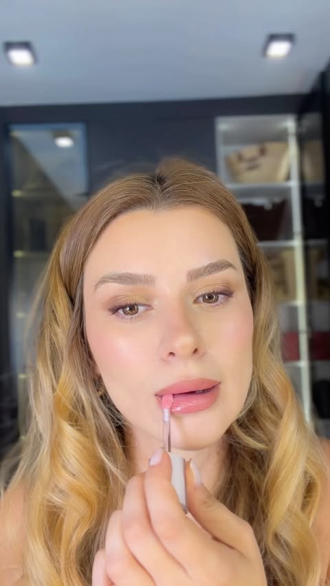 Instagram post by @aybukegderin for Bobbi Brown Cosmetics. Caption reads: @bobbibrownturkiye Vitamin Enriched Yüz Kremi....