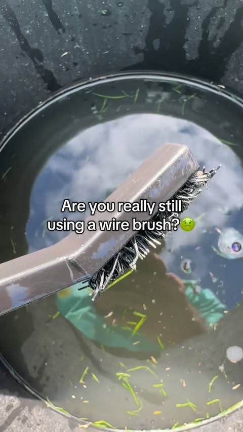 Instagram post by @handycapped_golf for Caddy Splash. Caption reads: [...] brush? It’s time to upgrade to the....