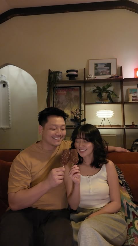 Instagram post by @homegirlhannah_ for Häagen-Dazs Ice Cream. Caption reads: No matter how different our days are, we always....