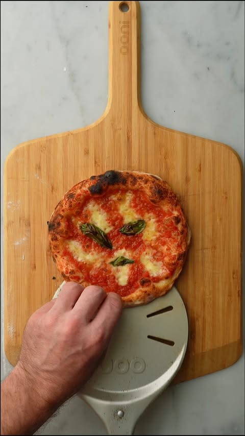 Instagram post by @theoneeighthitalian for Ooni. Caption reads: [...] 🍕☺️ Dough ball size: 150g Baked in the Ooni....