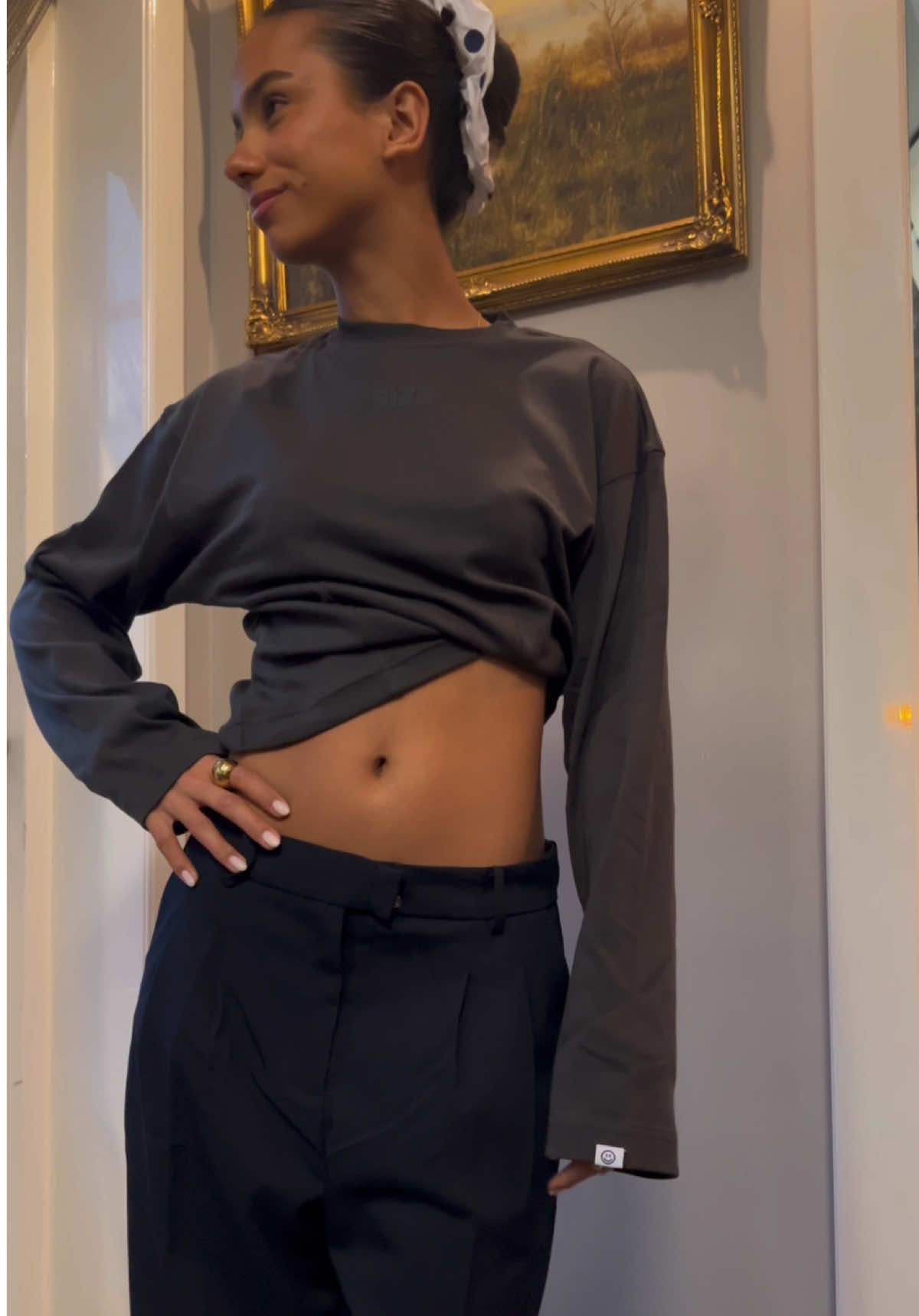 TikTok post by @jadejina for SIZZ THE BRAND. Caption reads: Deze collectie @SIZZ the brand 🥹🤎💙....