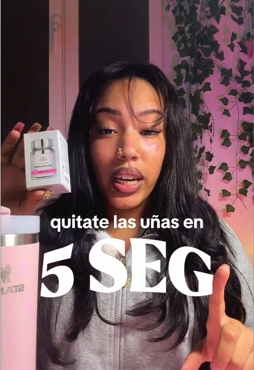 TikTok post by @blakittynails for BORN PRETTY. Caption reads: [...] en 30 segundos? codigo% “BLAKITTY” @born....