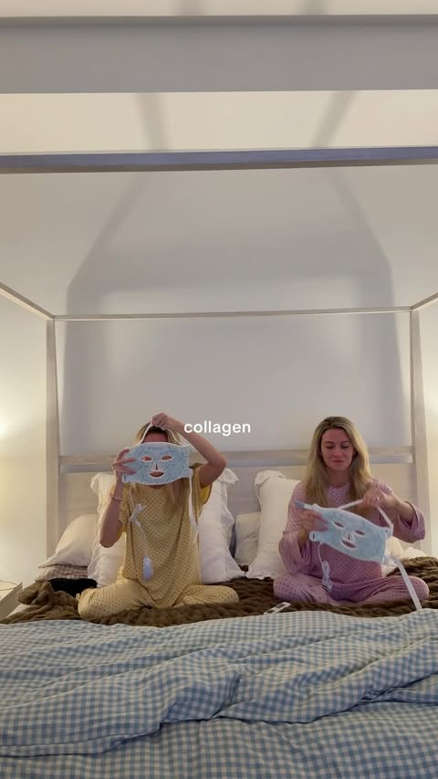 Instagram post by @toxtwins for Omnilux. Caption reads: [...] to support our skin from home 🧖🏼‍♀️....