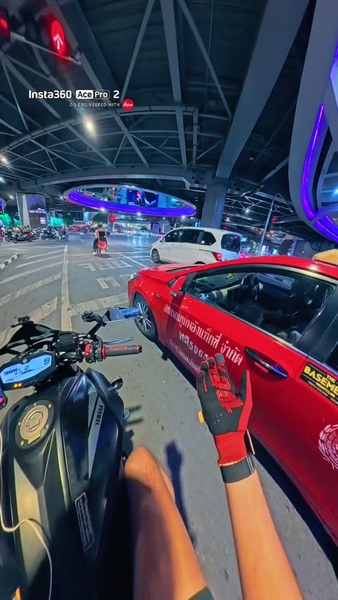 Instagram post by @sa_courage for Insta360 Moto. Caption reads: What the FUCK is wrong with U…? 🫩 #thaitaxi....