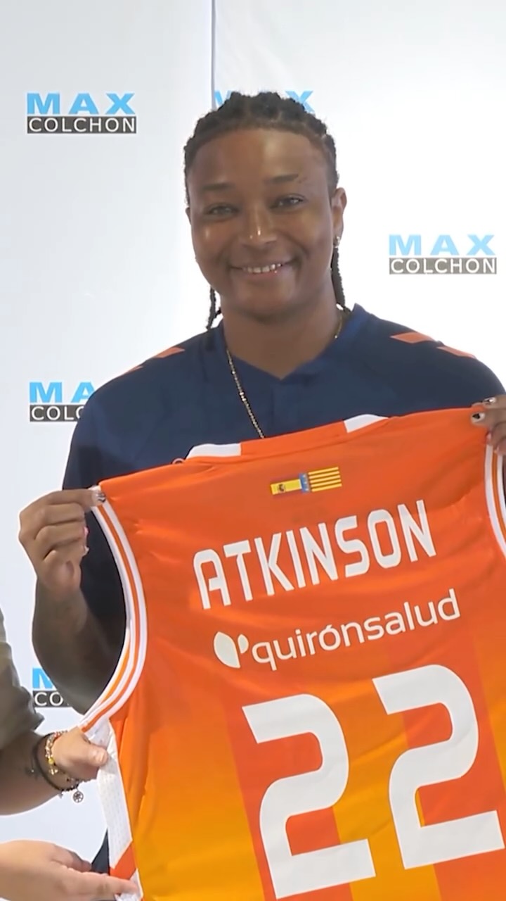 Instagram post by @tanayaatkinson for Maxcolchon. Caption reads: 🎬🧡 ¡Nay, presentada!

Cas 👉 @tanayaatkinson,....