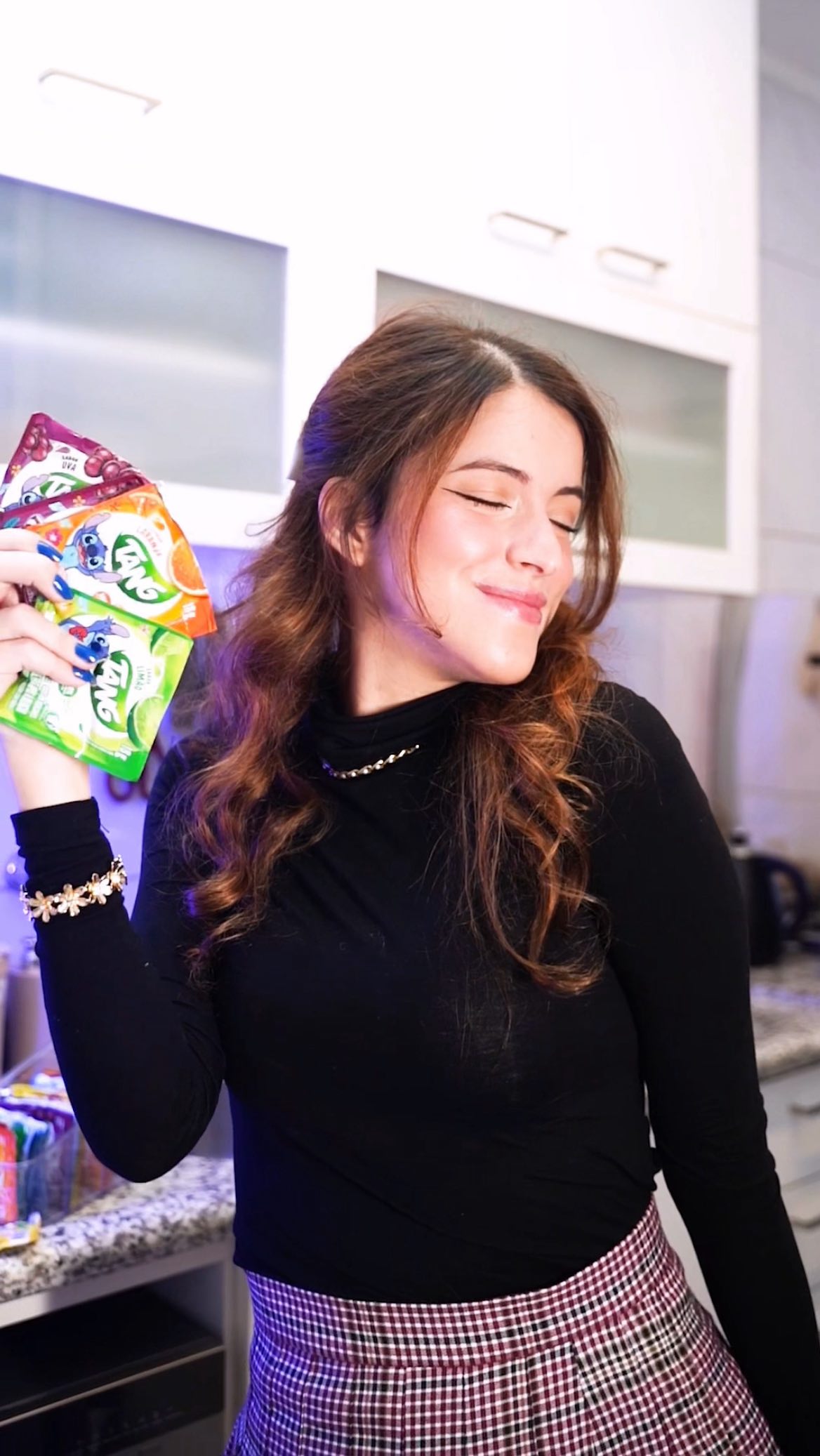 Instagram post by @mahnery for Tang Brasil. Caption reads: Tang e o meu personagem preferido invadiram o meu....