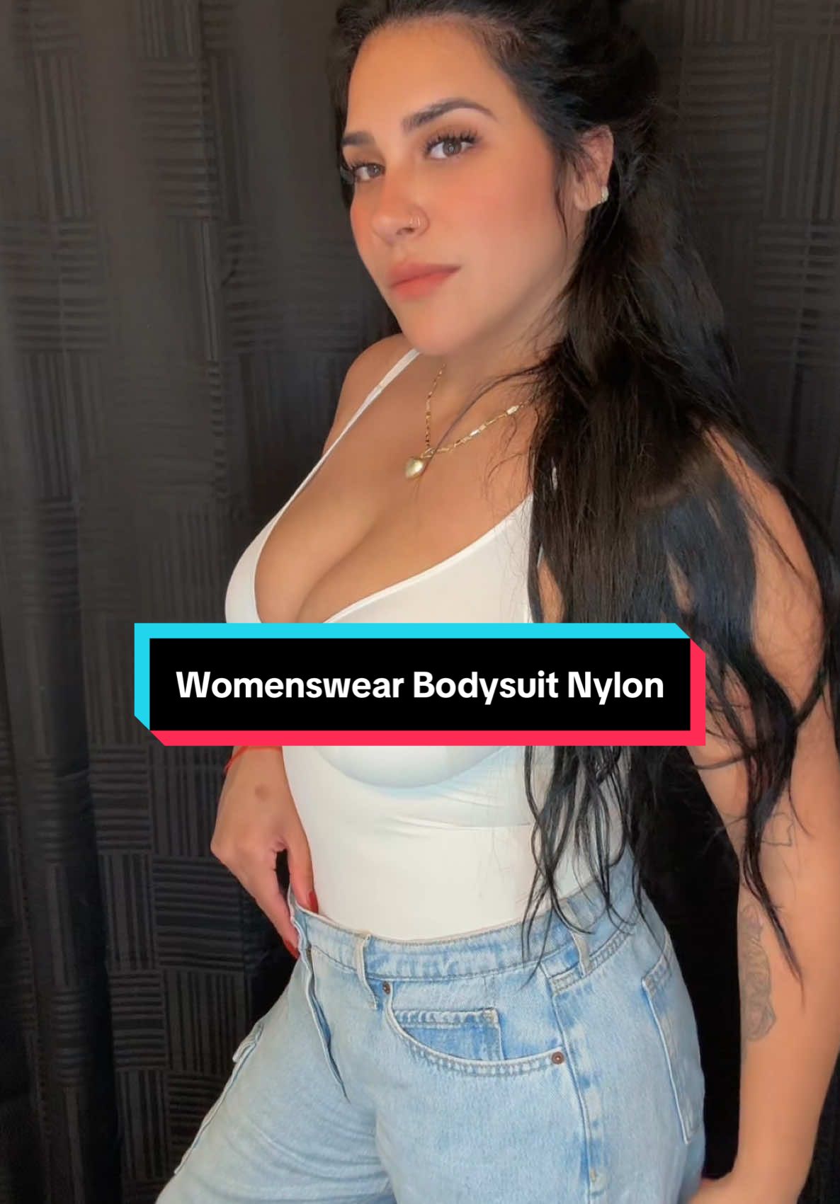 TikTok post by @historiasdelesbianismogi for FeelinGirl. Caption reads: @FeelinGirl-US 🥰☺️🫶🏽  #feelingirlshapewear....