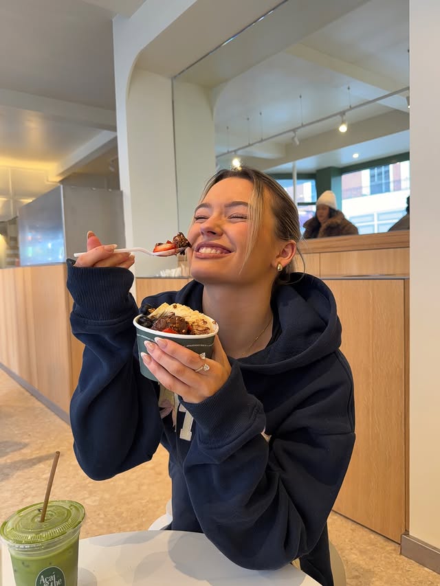 Instagram post by @abbiemay13 for White Fox Boutique. Caption reads: [...] to thailand 🥹🌴🩷

AD @whitefoxboutique use....