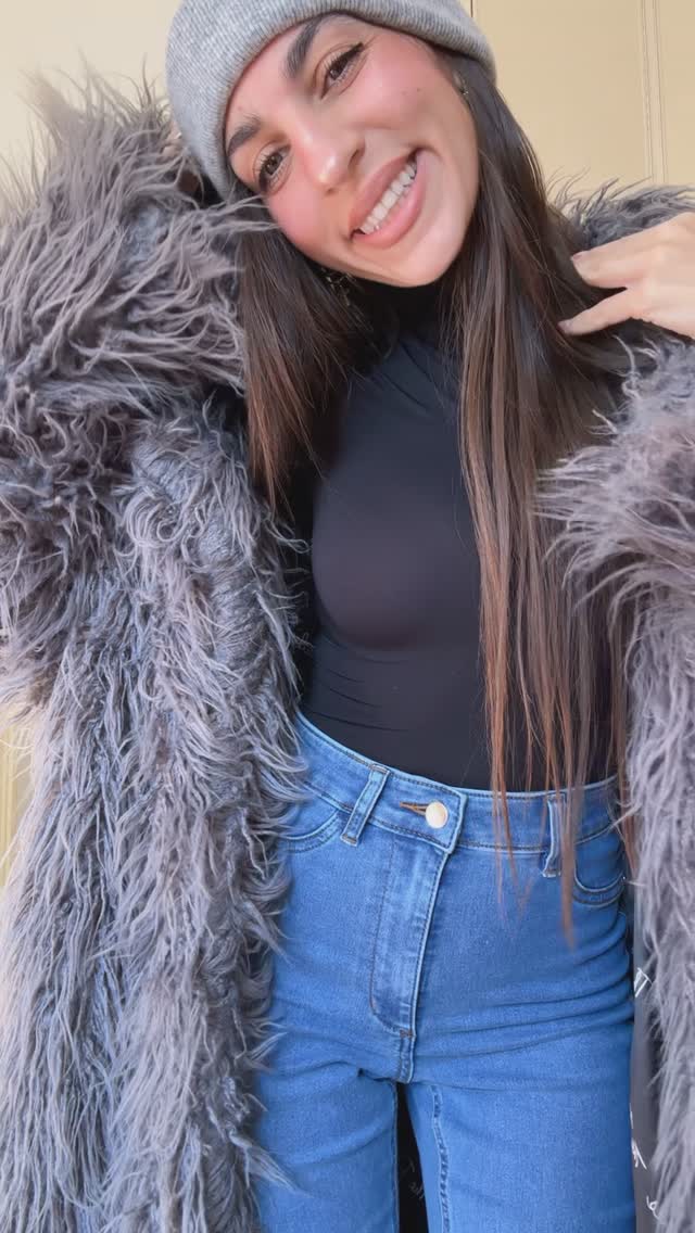 Instagram post by @thelxia_valeria_frangoudes for TEZENiS. Caption reads: Outfit check 🖤 
Body & jeans (amazing fit and....