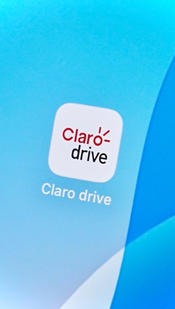 Instagram post by @suprapixel for Claro Argentina. Caption reads: Aprovechalo, que es GRATIS!.