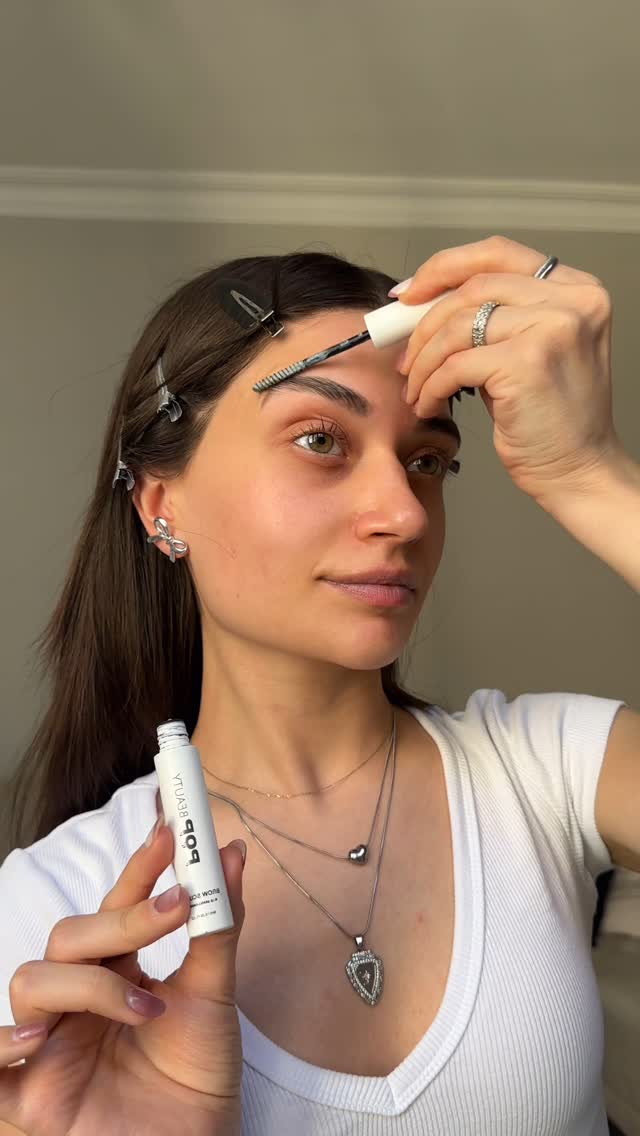 Instagram post by @minekaradenizz for NARSCosmetics. Caption reads: #reklam değildir.
@popbeautyist Kaş....