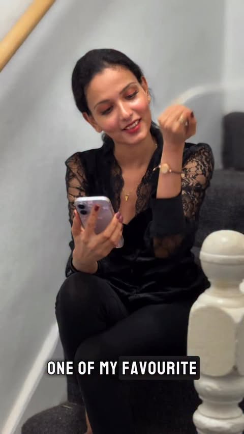 Instagram post by @oshin501 for totwoo Smart Jewelry. Caption reads: A Digital Hug From My Favorite Person 🥹❤️ @totwoo....
