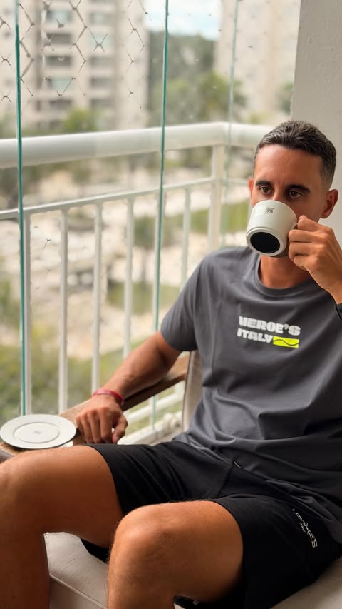 Instagram post by @michelecappelletti92 for Stanley 1913. Caption reads: O café muda de sabor quando vira ritual ☕ De manhã....