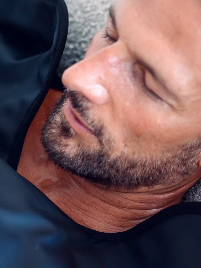 Instagram post by @mrtimrobards for BON CHARGE. Caption reads: U know I love a sauna… but a sauna blanket?? 🧐 it....