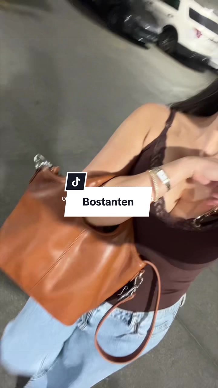 TikTok post by @carmen.active for Bostanten. Caption reads: [...] está hermosa!!! #veganleatherbags....