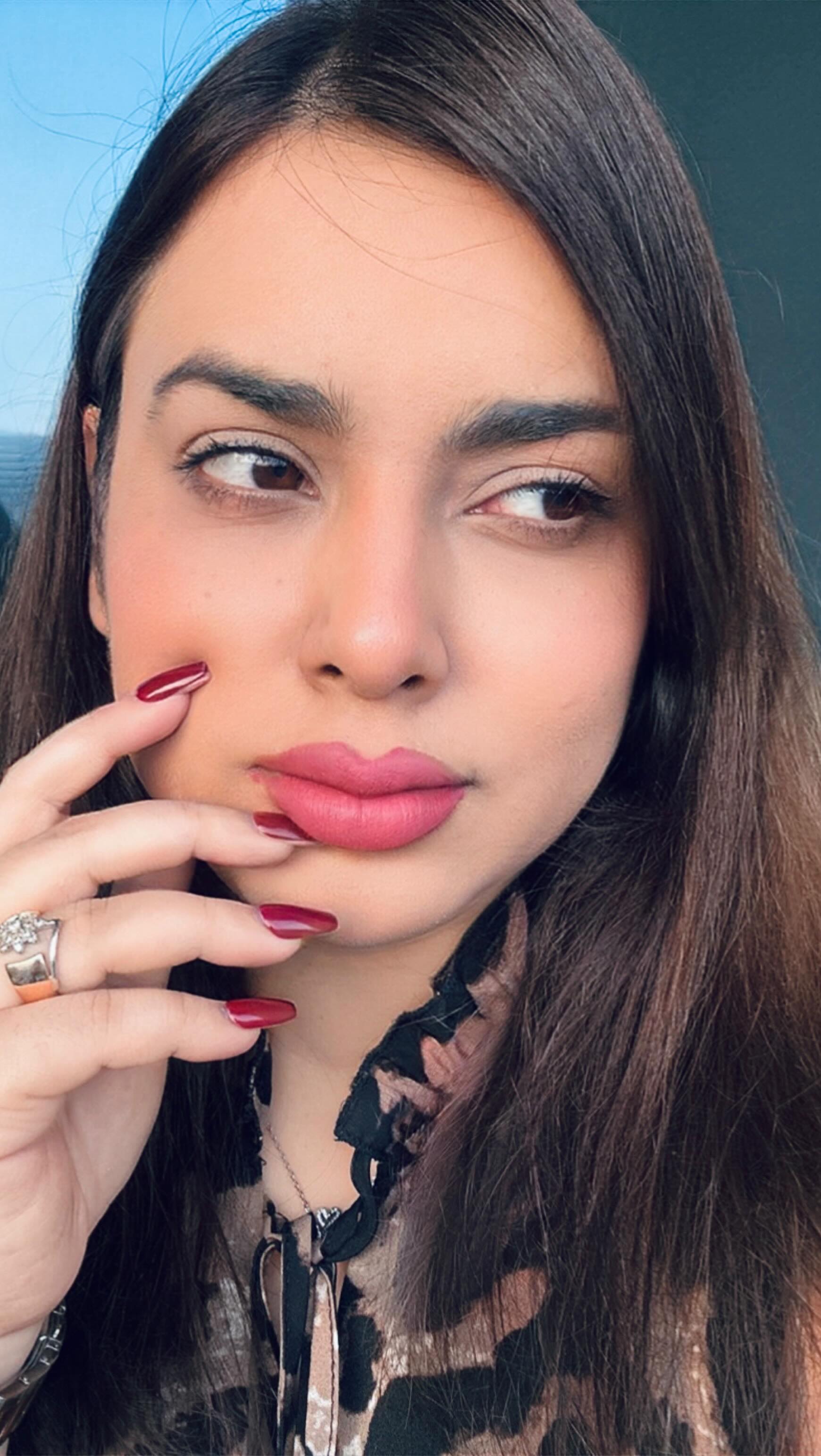 Instagram post by @vardazea for Kiss. Caption reads: Whether it’s Galentine’s Day with your besties or....