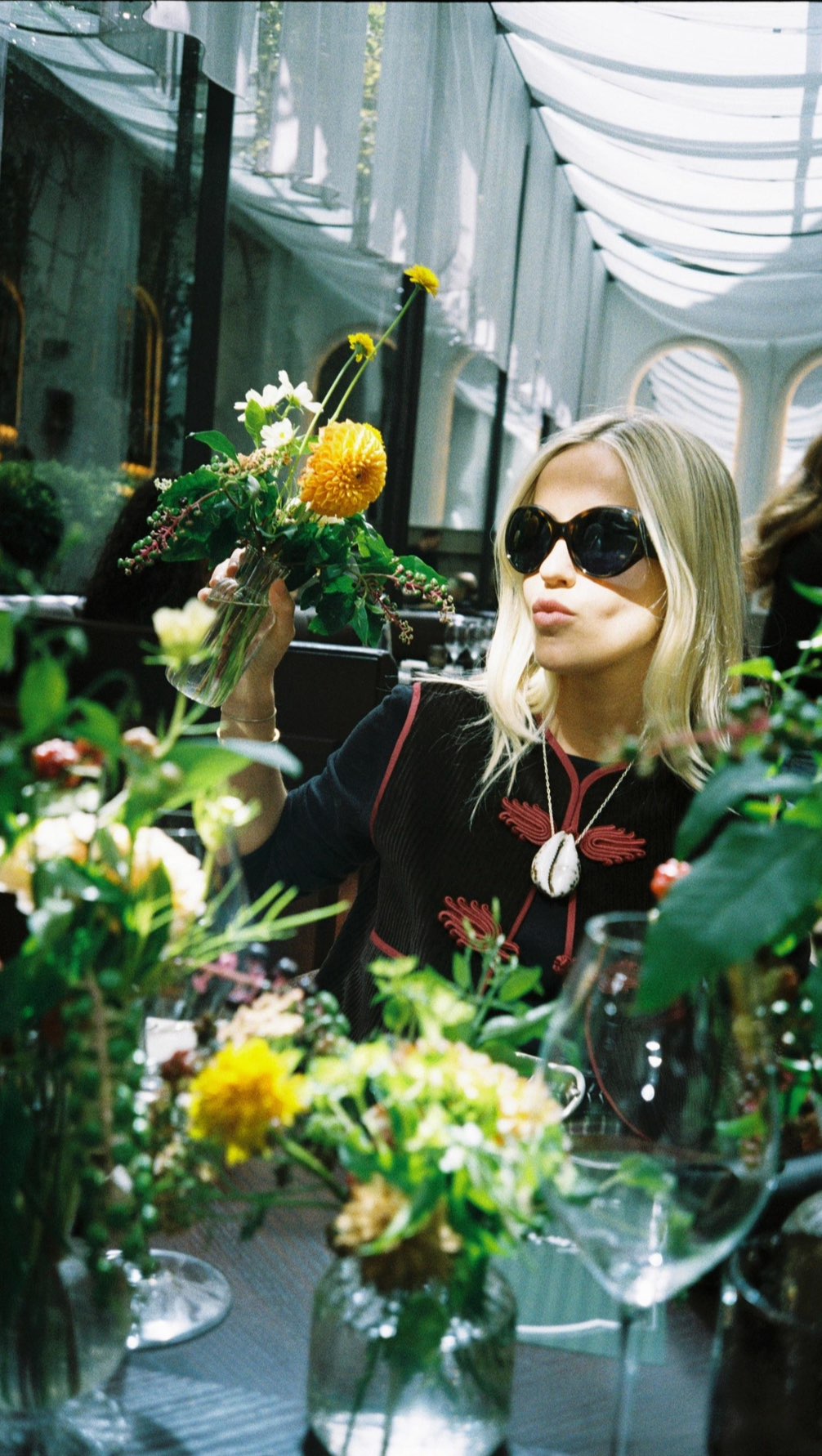 Instagram post by @monicanoz for Guerlain. Caption reads: Publicidad - Glow season never ends thanks to Bee....