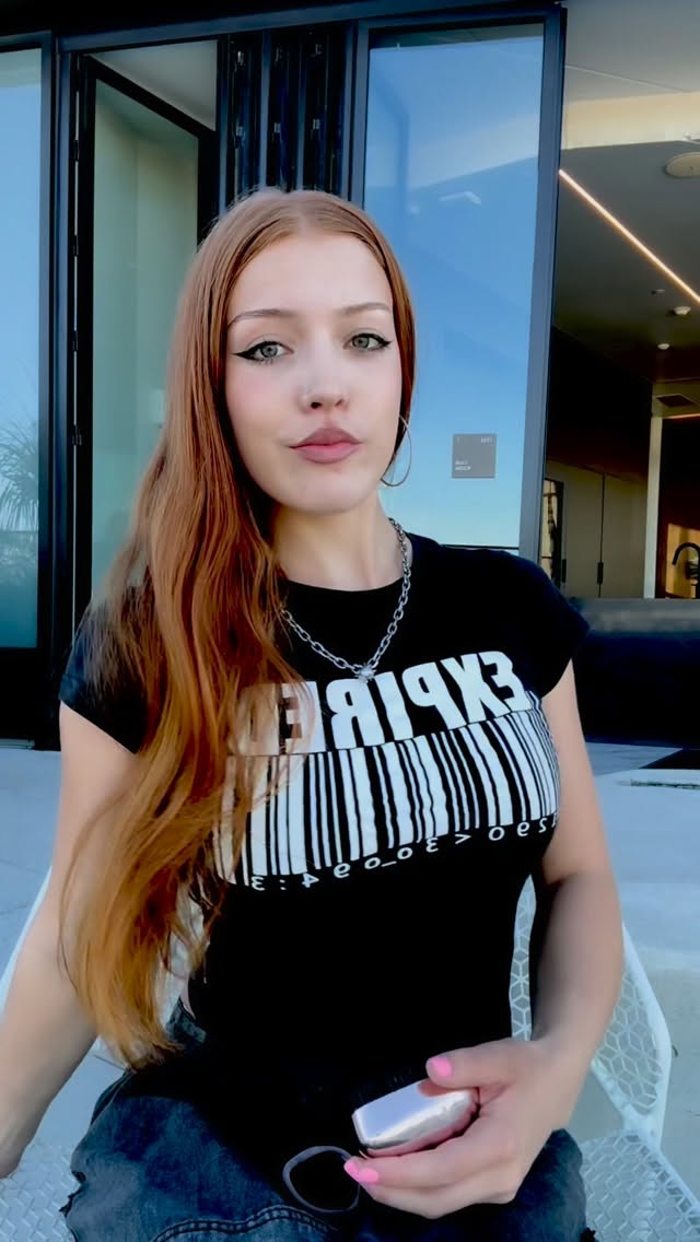 Instagram post by @redfflame for Minga London. Caption reads: Hair tutorial !! Don’t mind the lumps I was using....