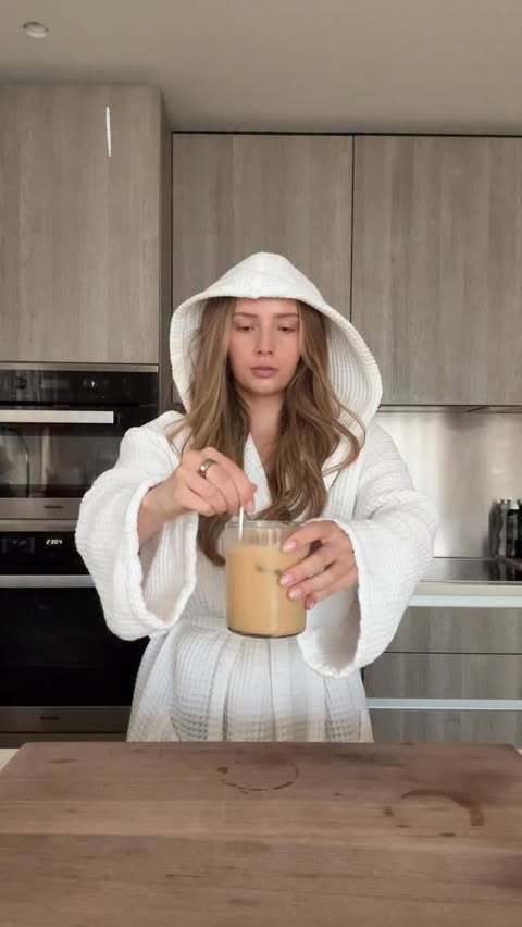 Instagram post by @megonneil for Marks and Spencer. Caption reads: todays full day of eats✌🏼

breakfast:....