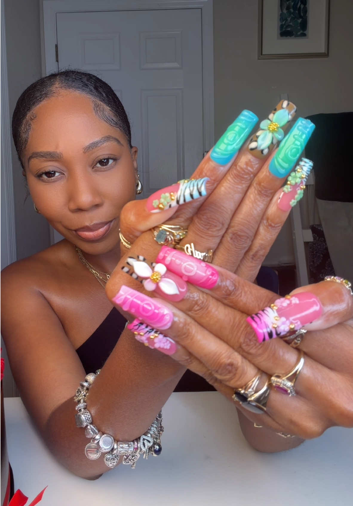 TikTok post by @turah21 for LOVFUL. Caption reads: [...] Nails 💅🏽 So Nostalgic! #pressonnails....