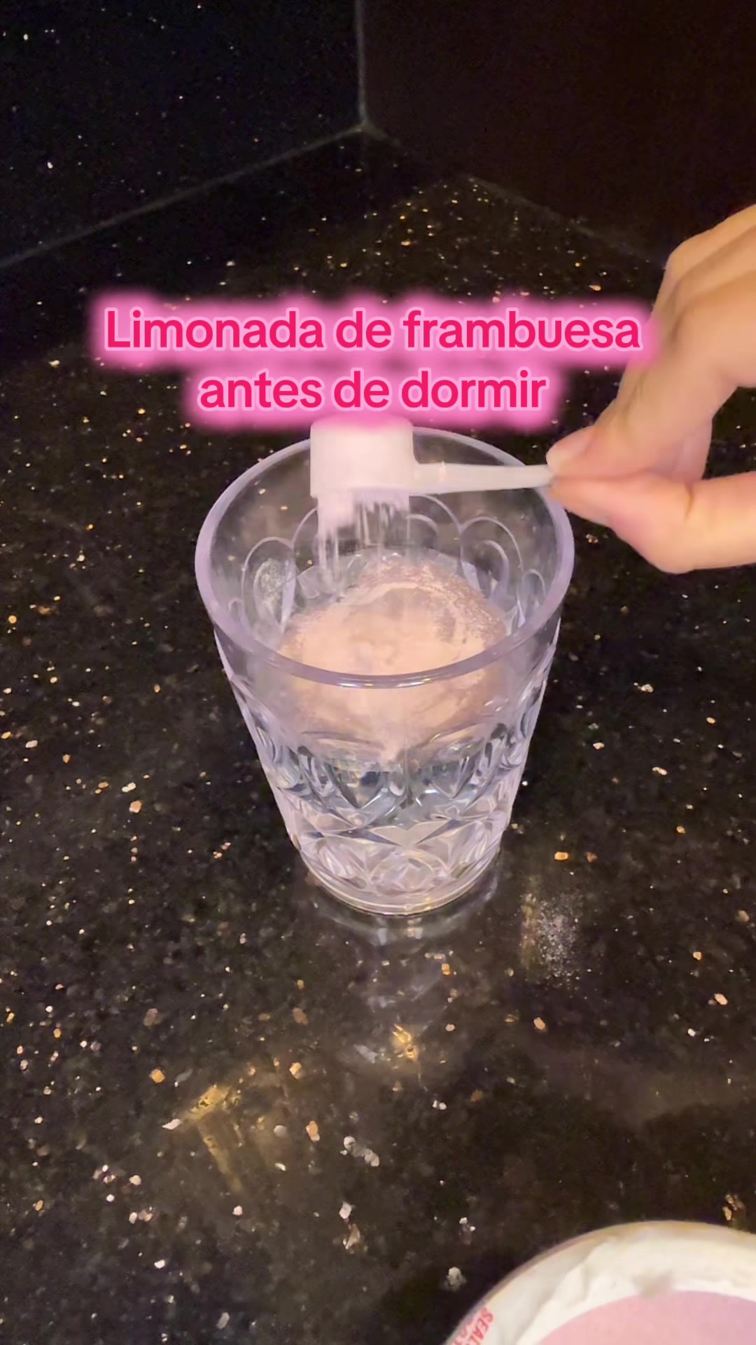 TikTok post by @erikapena26 for drinknello. Caption reads: Tomalo antes de dormir pero primero asegurate de....