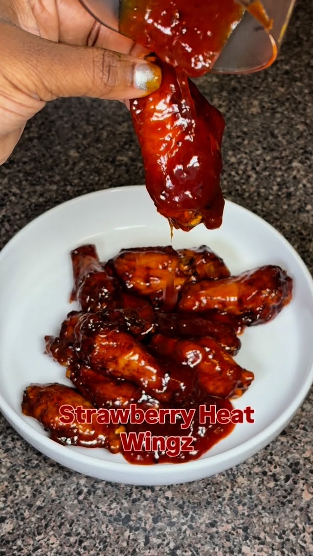 Instagram post by @daeatzwitbri for Bonne Maman. Caption reads: Let’s make some Strawberry Wingz 

Sauce....