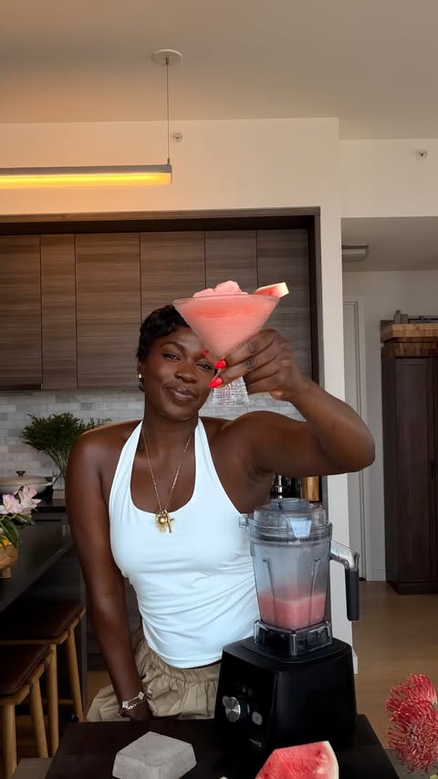 Instagram post by @leoniebadge for Vitamix. Caption reads: [...] in a glass, made to perfection with my....