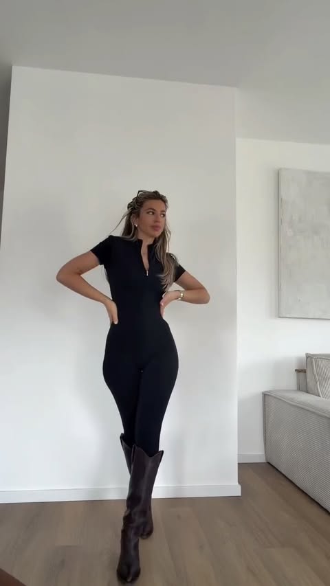 Instagram post by @sibel.azakli for Yeoreo. Caption reads: Ad|| Offiziell @yeoreo_de süchtig 🫠 #bodysuit....
