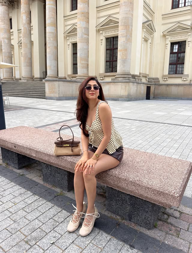 Instagram post by @bellykanungo for JW PEI. Caption reads: [...] My bag and shoes picked today’s outfit....