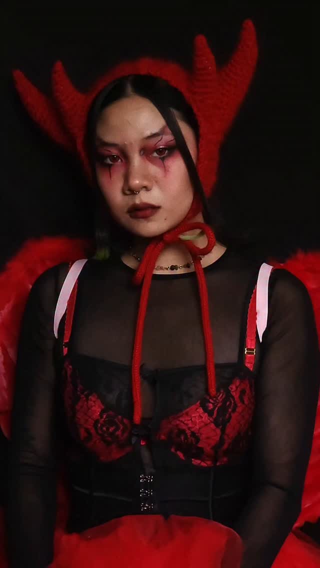 Instagram post by @amas_verdatre_crochet for TTDeye. Caption reads: Halloween should be longer :((
Fallen Angel....