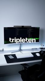 Instagram post by @janyuri_ for TripleTen. Caption reads: [...] #publi #programador #tech #tecnologia....