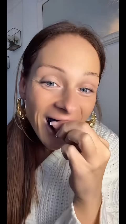 Instagram post by @sleevedsarah_ for Hismile. Caption reads: ✨ I had to test the viral @hismile Purple Teeth....