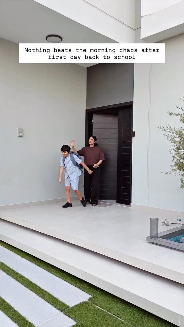 Instagram post by @mom_in_dubai for Vileda. Caption reads: Nothing beats Vileda’s cleaning power when it....