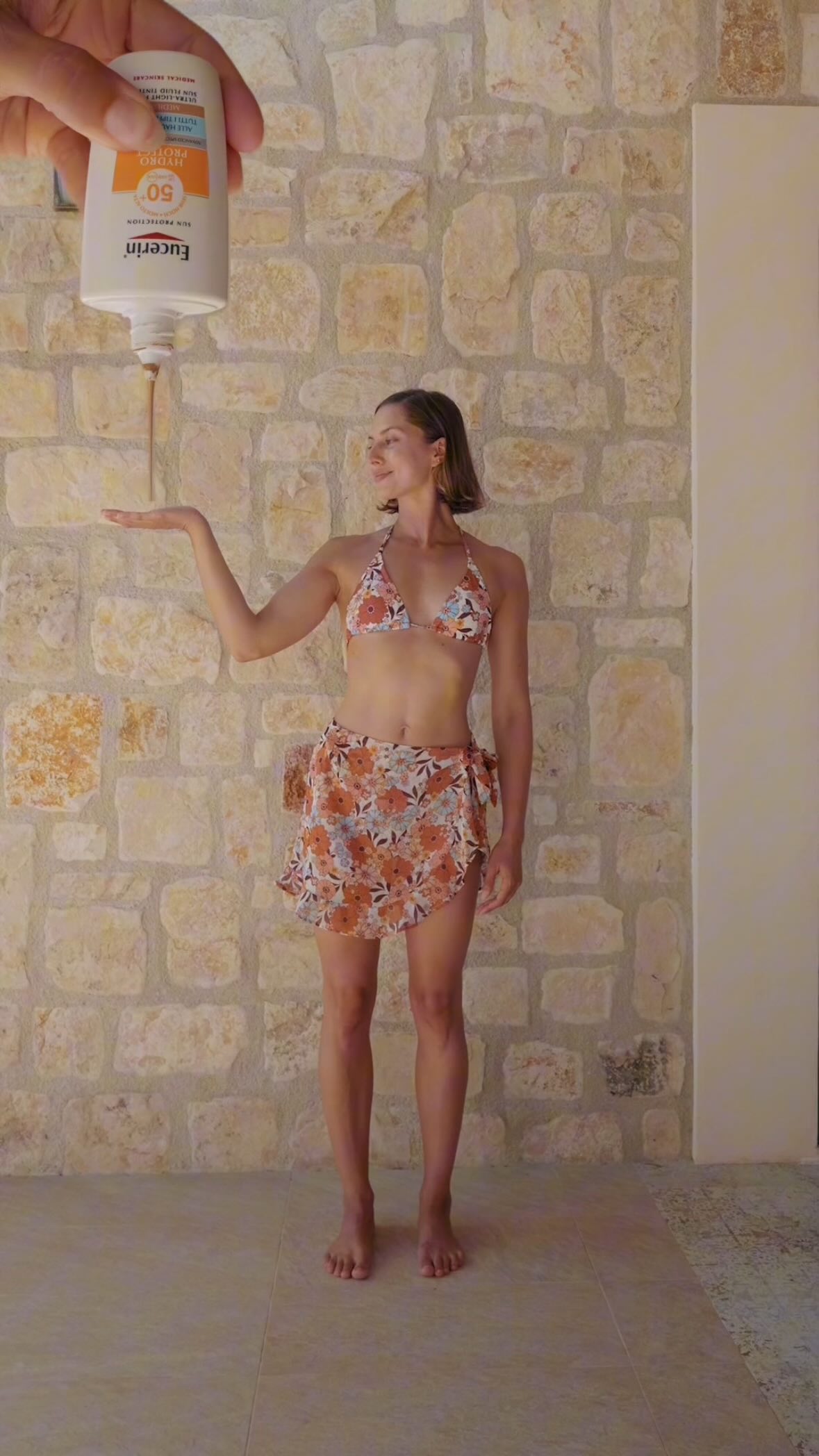 Instagram post by @sweetladylollipop for Eucerin SK. Caption reads: Dovolenkovú #MUSTHAVES sú pre mňa:
1. No makeup
2.....