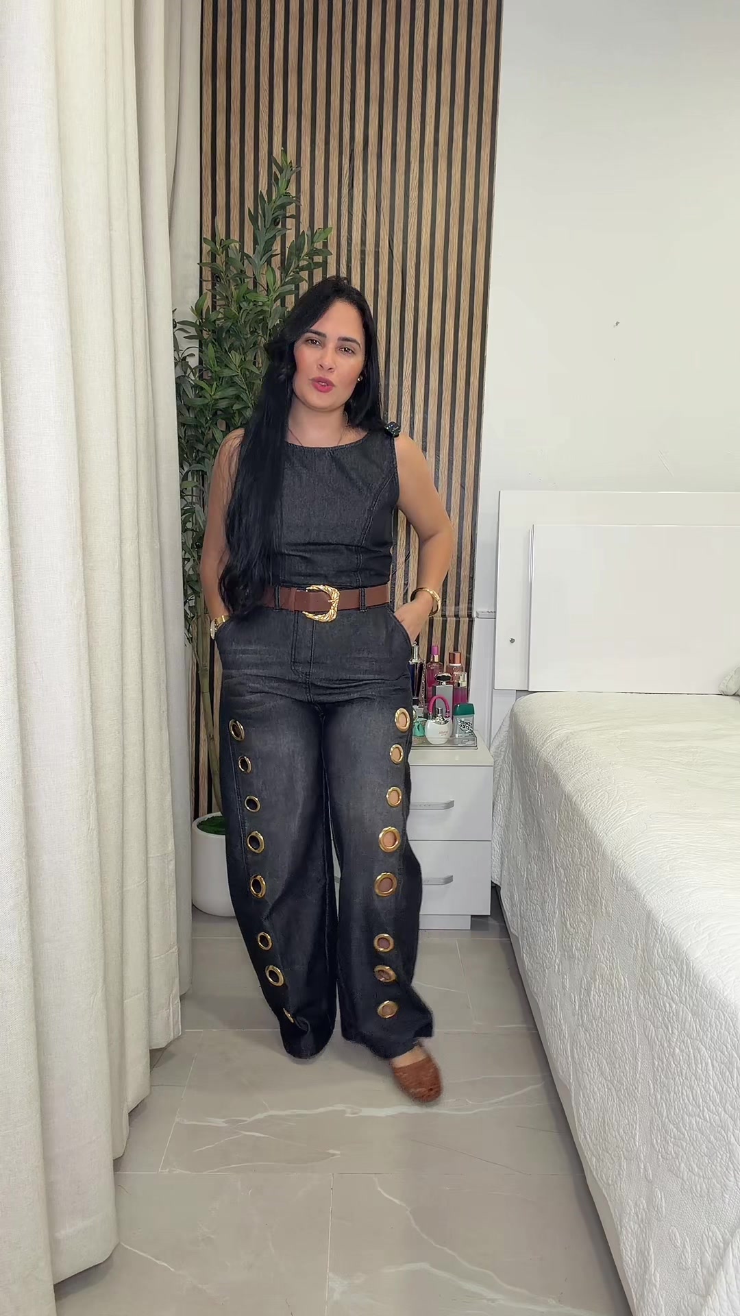 TikTok post by @lianet_cardoso for uoozee. Caption reads: @UOOZEE US #jumpsuit #enterizoslargos #enterizos....