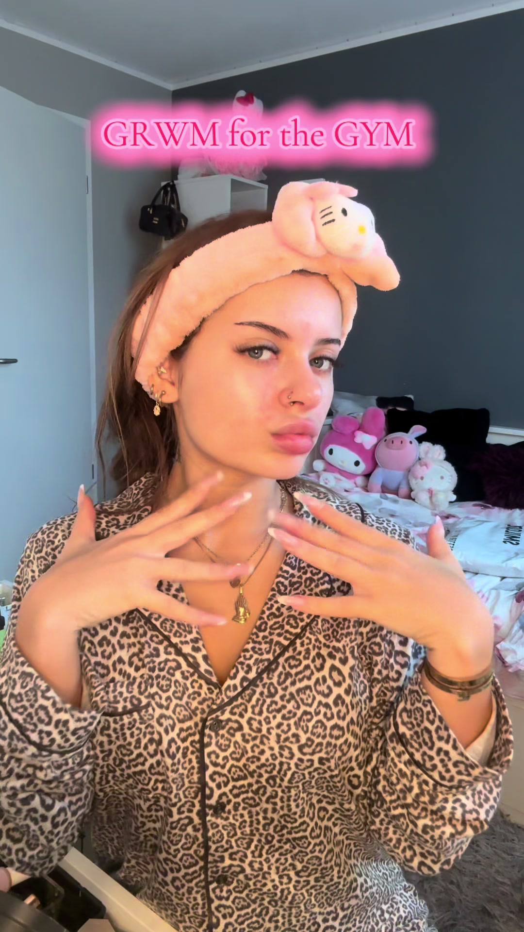 TikTok post by @milena190604 for Smilodox. Caption reads: @smilodox /Code: XMILENA für 10% rabatt 🎧🌺....